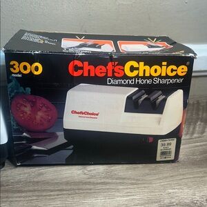 Chefs Choice Model 300 Diamond Hone Electric Knife Sharpener Made in USA